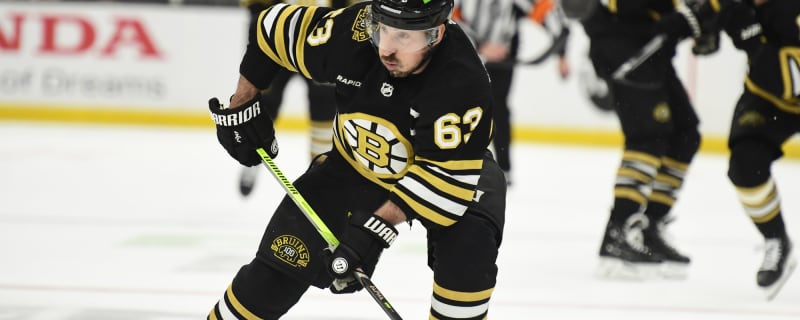 Brad Marchand jumps Nate Schmidt after hit on David Pastrnak