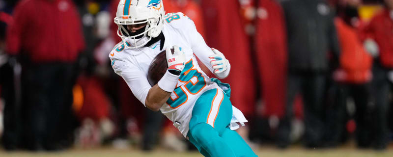 Dolphins Re-Signing WR River Cracraft