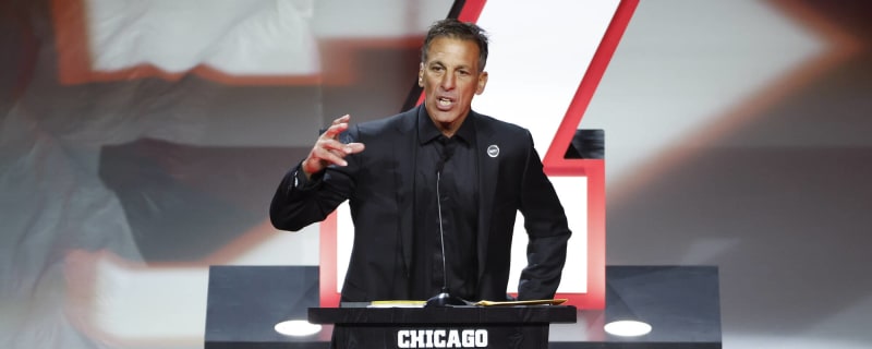 'I had a death in my family…' Michael Jordan apologizes to Blackhawks legend Chris Chelios for missing jersey retirement