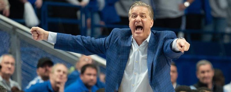 Calipari trying to take heat off team while Kentucky struggles