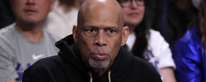 This Day In Lakers History: Kareem Abdul-Jabbar Passes Oscar Robertson On All-Time Scoring List