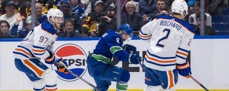  Canucks pull off remarkable comeback to beat Oilers 5-4 in game one