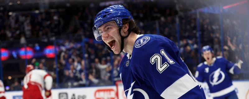 Point’s Late Goal Lifts Lightning Past Hurricanes; Ends 4-Game Losing Streak