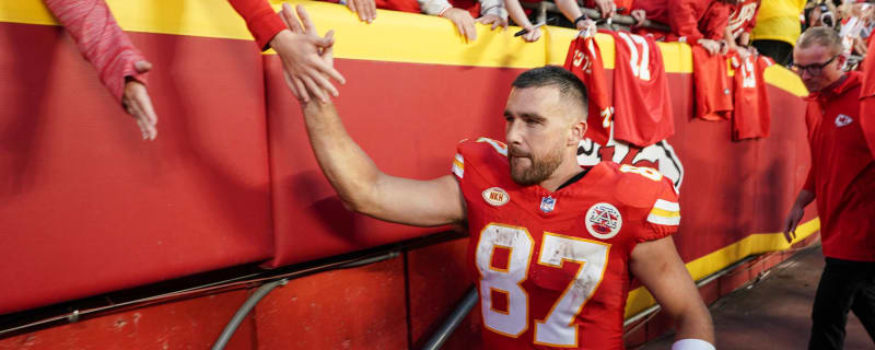 Travis Kelce Wears Cleveland-Inspired Outfit to Chiefs Game - Sports  Illustrated FanNation Kicks News, Analysis and More