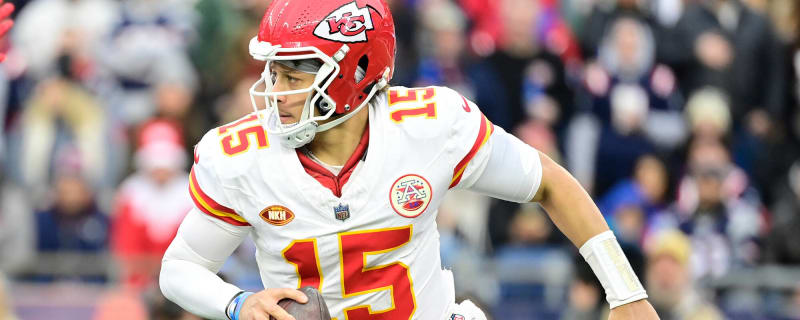 Mahomes stands behind Chiefs WR Toney after costly penalty