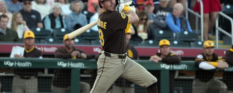 Padres make shocking final roster spot decision prior to 2025 season