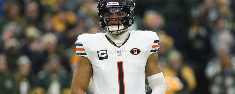 Analyst Predicts Justin Fields Will Beat Out Russell Wilson