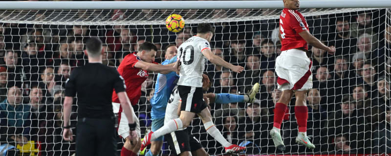 ‘What are you going on?’ – Ian Wright and Roy Keane disagree on Liverpool v Forest predictions