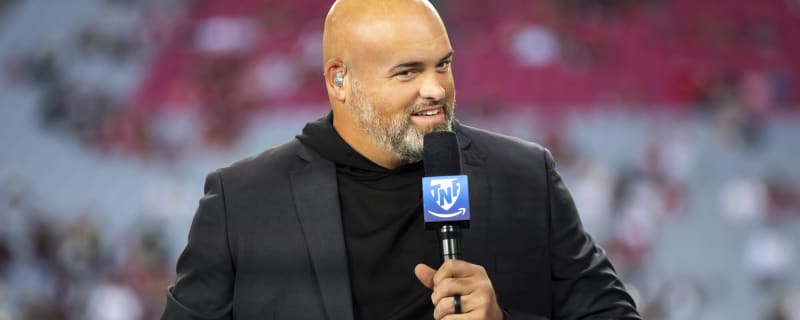 Al Michaels: Retired OL Andrew Whitworth receiving calls from NFL teams ahead of playoffs