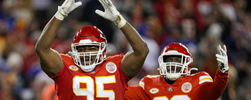 Watch: ‘Agitated’ Chris Jones gets into an intense argument on the sidelines with DL coach Joe Cullen