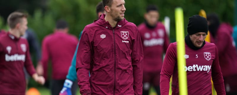 West Ham midfielder signs new contract until 2027
