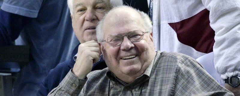 Watch: Verne Lundquist chokes up after final Masters call