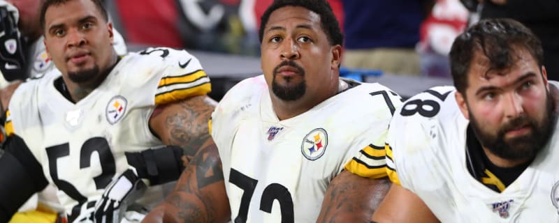 Former Steelers OG Ramon Foster Has An Insane, Unexpected Celebrity Run In Outside Chris Kemoeatu&#39;s House