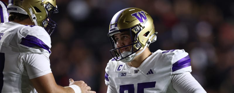 Watch: Washington credited with controversial field goal against Iowa