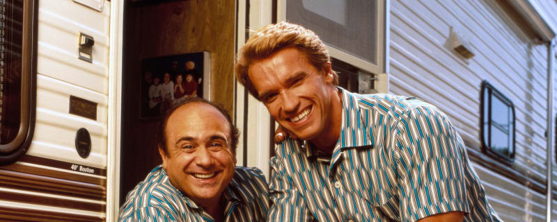 Arnold Schwarzenegger surprises his 'Twins' brother Danny DeVito at award ceremony