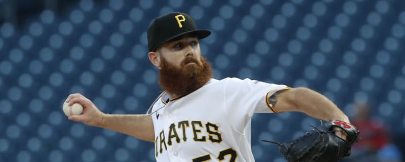 Royals trade reliever to Orioles