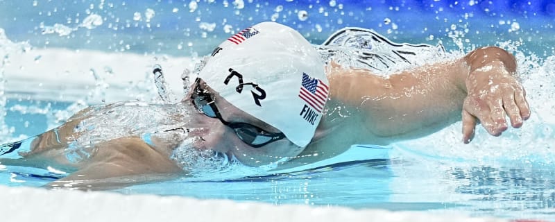 Watch: Bobby Finke wins gold, breaks world record
