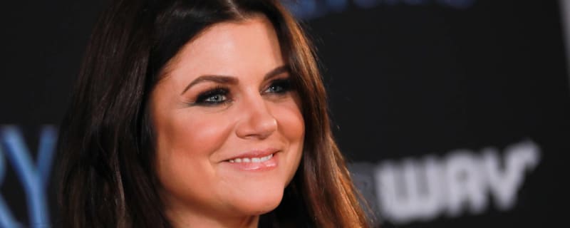 'SBTB' star Thiessen celebrates Kelly and Zack's anniversary