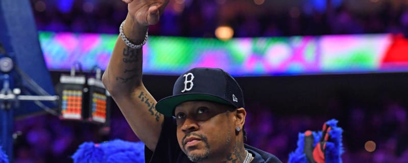 Allen Iverson hosts Crossover High School Christmas Holiday