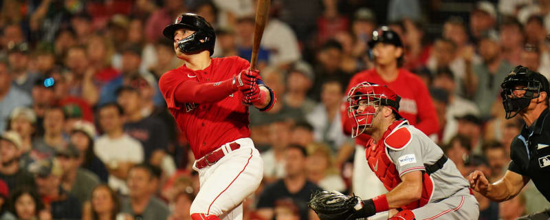 Red Sox score 6 runs in 8th, top Reds 8-2 to avoid sweep