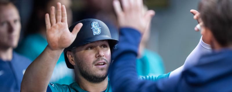 Backed by 9-run 4th, Mariners' Luis Castillo stifles Astros