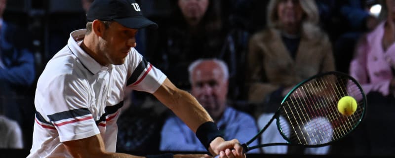 Watch: An emotional Nicolas Jarry gets overwhelming support from the Italian Open crowd as he loses to Alexander Zverev in the finals