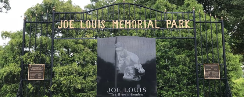 Joe Louis Wins Controversial Decision Over Jersey Joe Walcott – Dec. 5, 1947