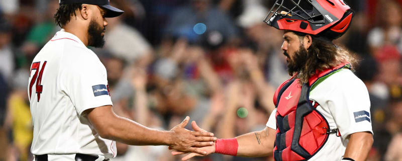 Bogaerts homers to help Boston salvage split with Guardians