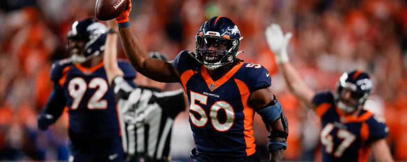 Broncos sign injured linebacker to one-year extension