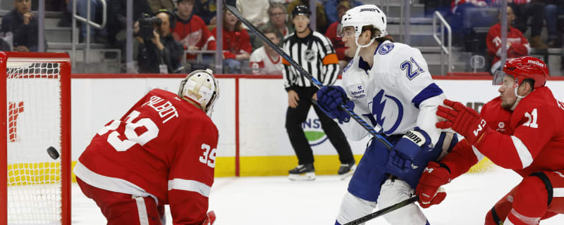 Watch: Lightning, Red Wings combine for six goals in wild first period