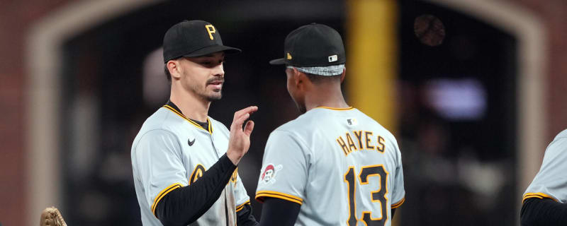 Back-to-Back Homers Lift Pirates to Extra Innings Win Over Giants