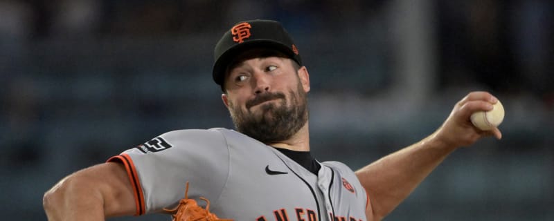 Giants place veteran pitcher on IL