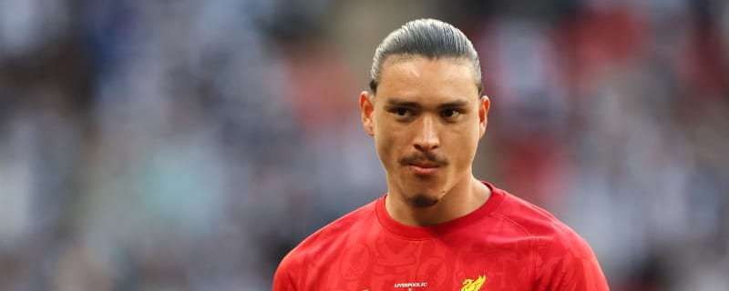 Liverpool told to ditch Nunez for Premier League star who ‘fits Slot’s style’