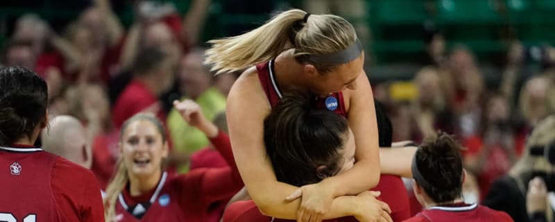No. 10 South Dakota stuns No. 2 Baylor, advances to Sweet 16