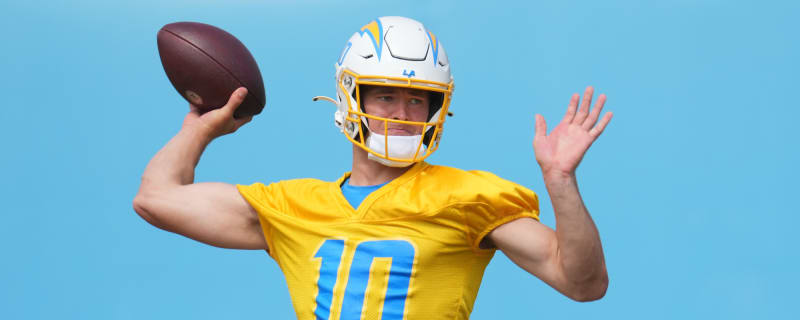 Chargers center ups ante on hype for QB Justin Herbert