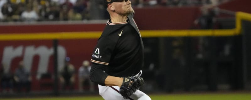 Yankees reliever Anthony Misiewicz struck in the face by a line drive  against Pirates