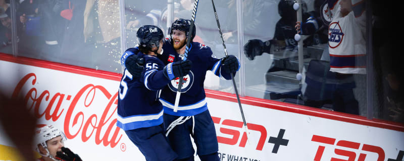 NHL Game Recap: Scheifele Scores Twice in 2-1 OT Win, Soderblom Makes 33 Saves For Chicago