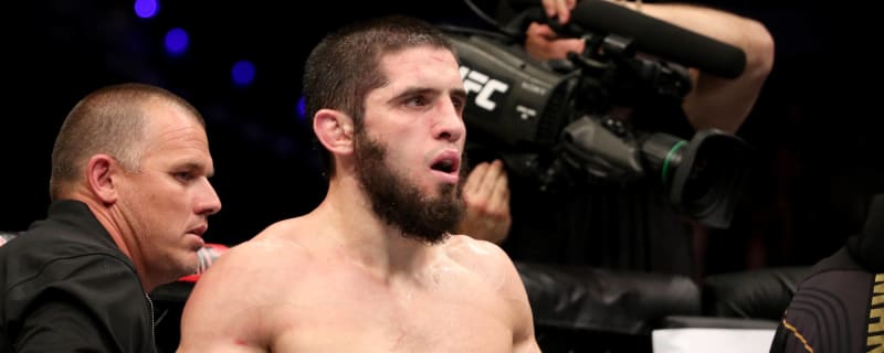 Watch: Islam Makhachev hilariously ‘loses’ to UFC Hall of Famer’s son ahead of title defense against Dustin Poirier