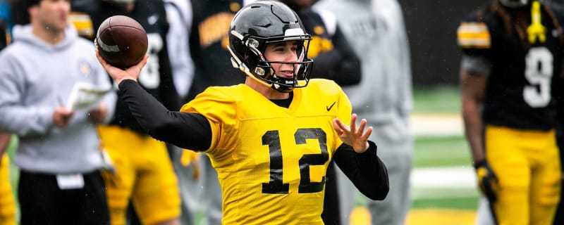 NCAAF Top 25 futures: Iowa Hawkeyes seeking more offense