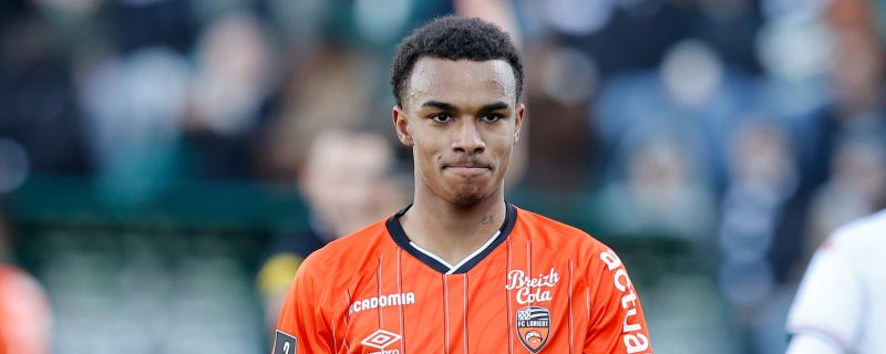 Bournemouth hold talks to land striker in last minutes of transfer window