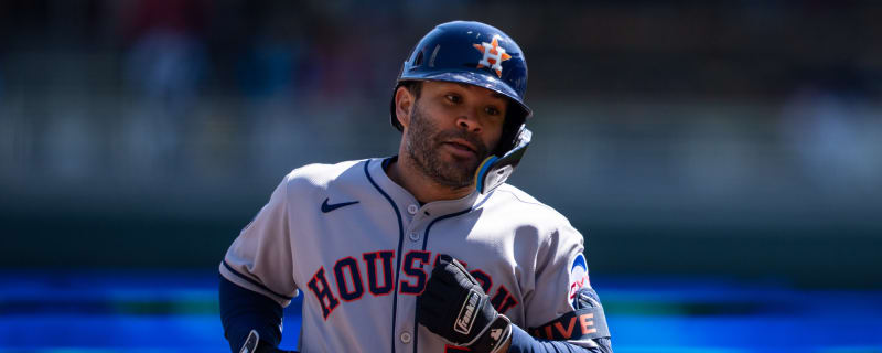 Watch: Astros' Jose Altuve has another shaky moment in outfield