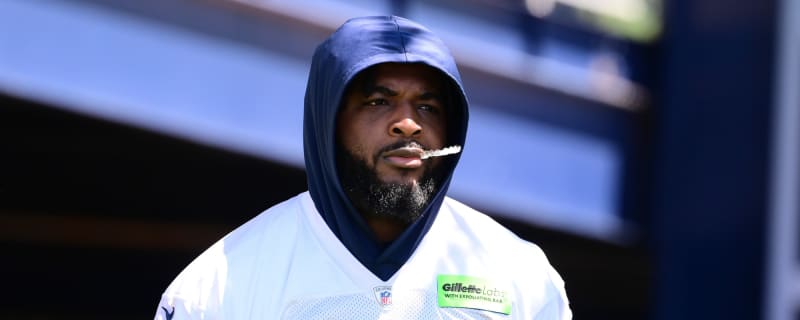 Patriots starting LT leaves team after getting benched