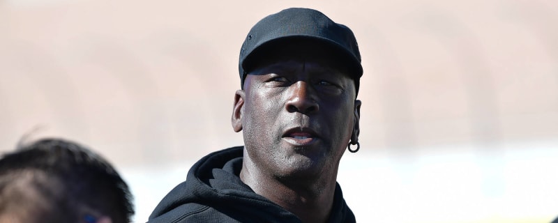 Michael Jordan Skipped Chris Chelios&#39; Jersey Retirement Due To Death In His Family