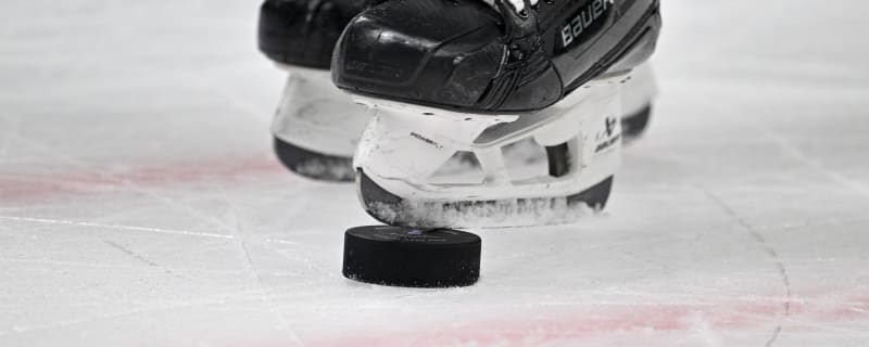 Utah HC signs Curtis Douglas to two-year, two-way contract