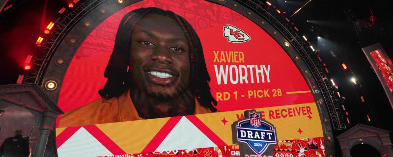 AFC Notes: Xavier Worthy, Tyreek Hill, Drake Maye, Chiefs, Dolphins, Patriots