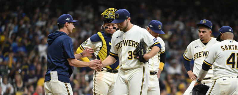 Brosseau's pinch-hit HR sends Brewers past Cubs for 1st win