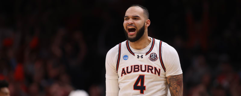 Auburn’s Broome has major injury scare during Elite Eight game