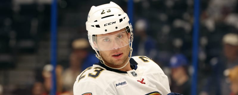 Panthers extend key forward from Stanley Cup title team