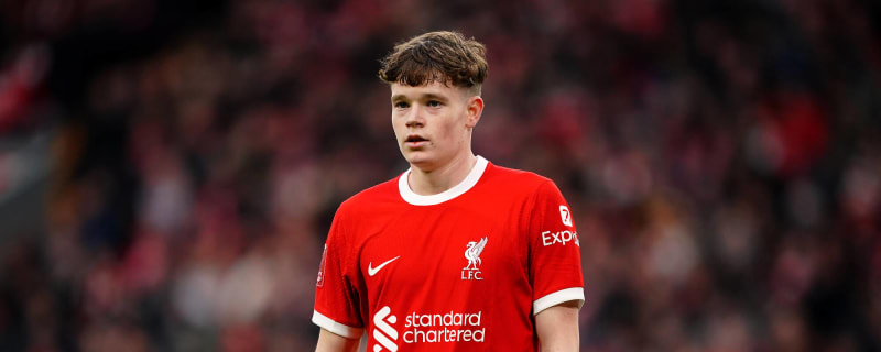 72-pass Liverpool gem earned ‘standing ovation’ and Klopp ‘bear hug’ for his display v Norwich