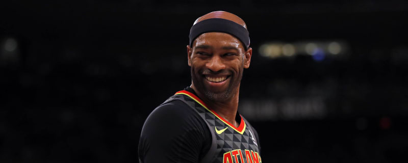 Frederic Weis hilariously offers to join Vince Carter in Dunk Contest